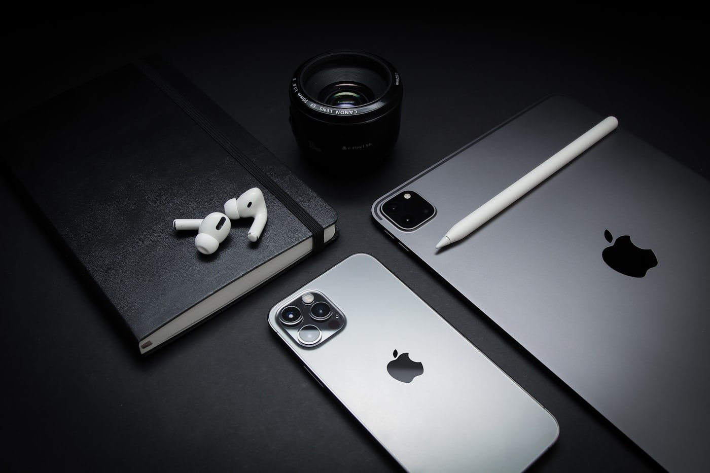Техника Apple крупным планом